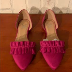 Journee Collection Raspberry ruffled flats